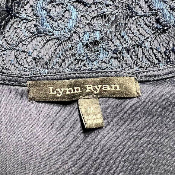 Lynn Ryan Navy Lace Short Sleeve Top Size M - Picture 8 of 8
